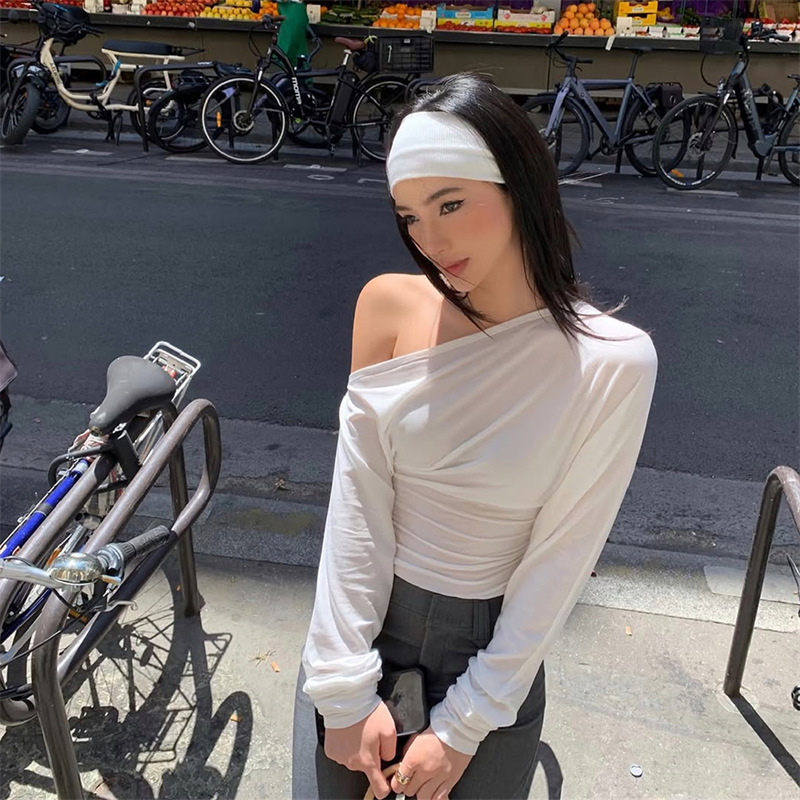 Off Shoulder Blouse - بلوزة نسائية 2026 بكتف واحد وأكمام