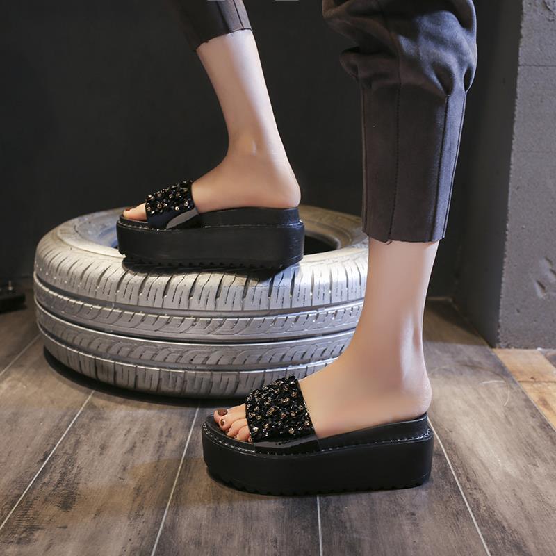 صنادل مجوهرات نسائية من أحجار  - مراجعة Flip Flop Jeweled وسعره