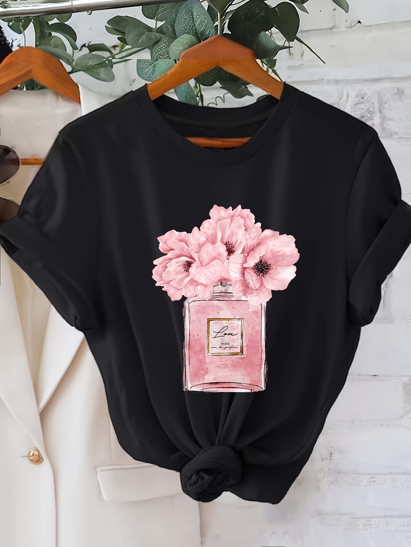 تي شيرت نسائي بطباعة زهور بتصم - مراجعة Summer Clothing In Paris وسعره